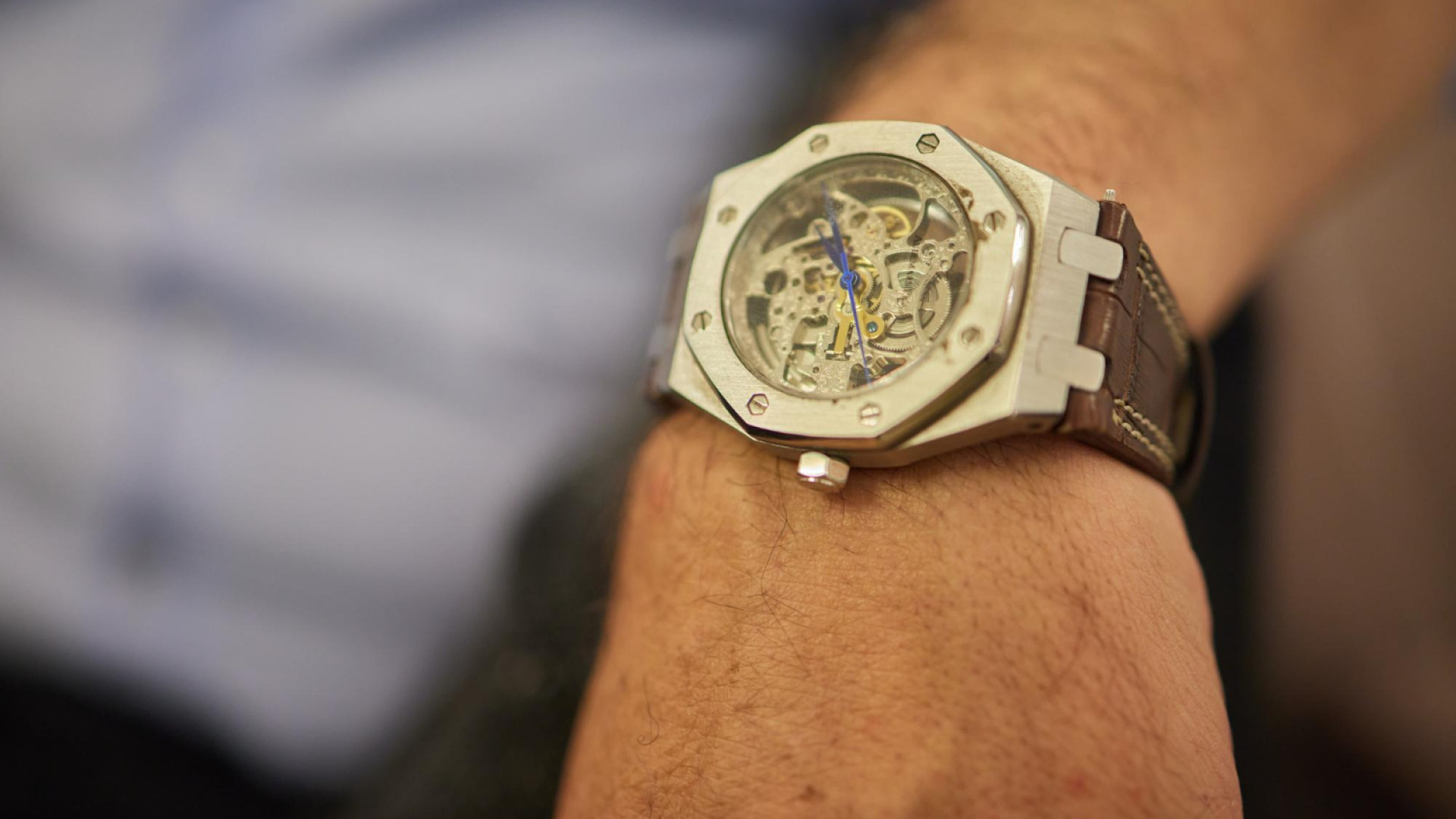 Objets de luxe dans l'art de la séduction : quand élégance et statut social s'invitent !